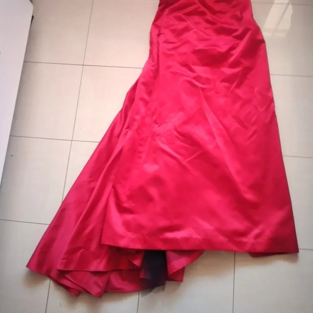 SILKY RED PROM AND BRIDESMAID DRESS - Picture 4 of 5
